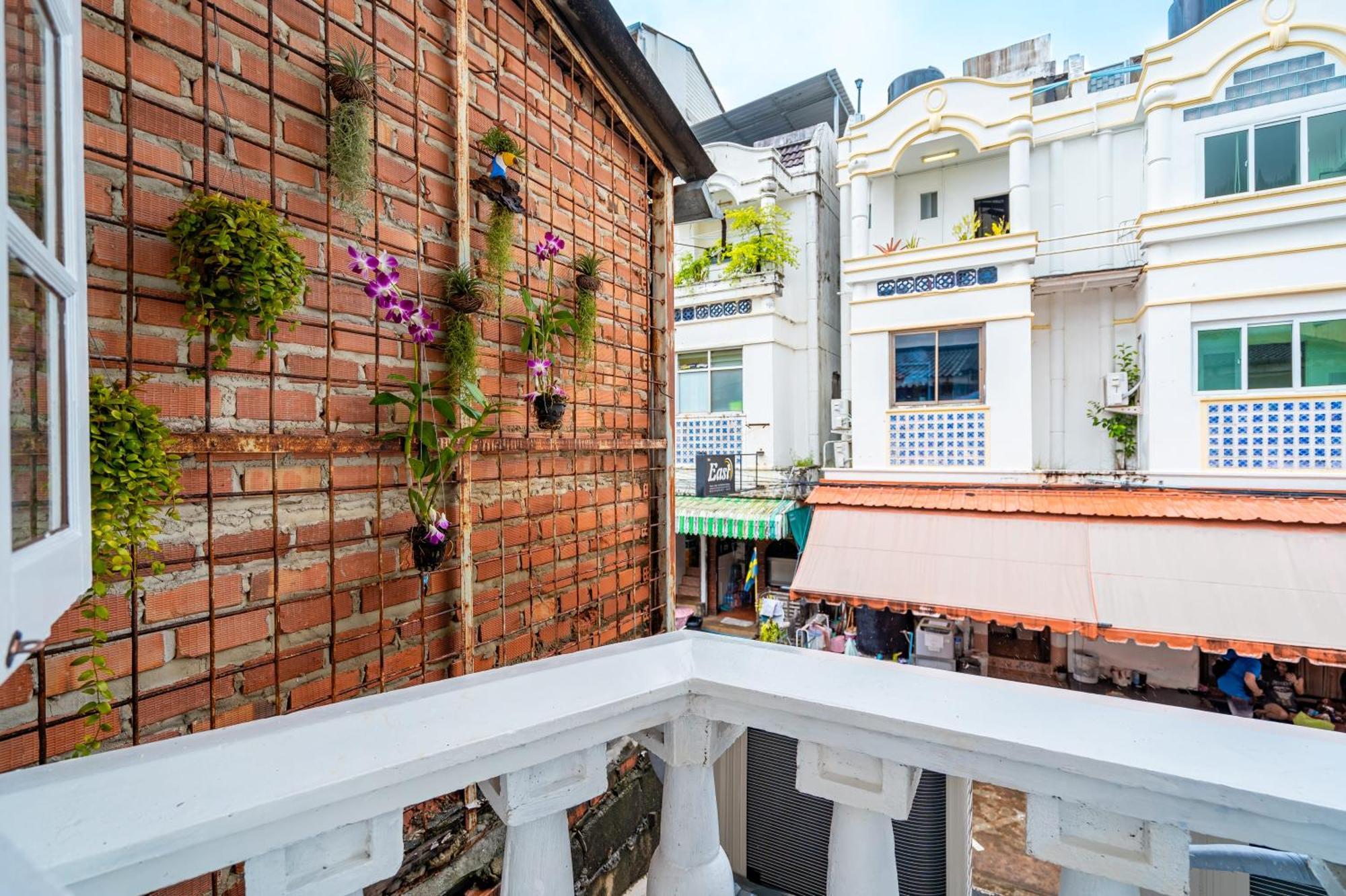 Sweett Lemon Hostel Patong Bagian luar foto