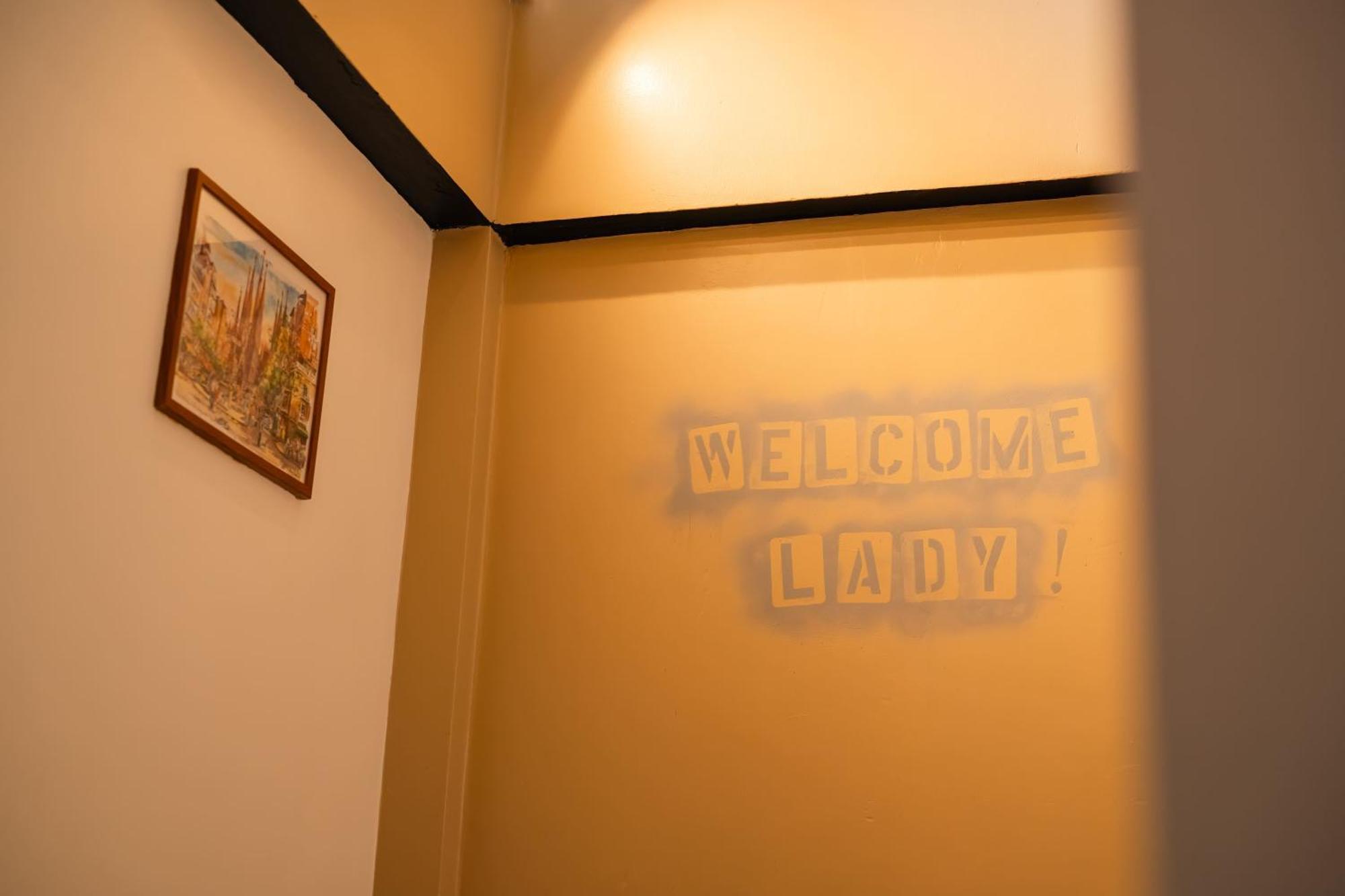 Sweett Lemon Hostel Patong Bagian luar foto