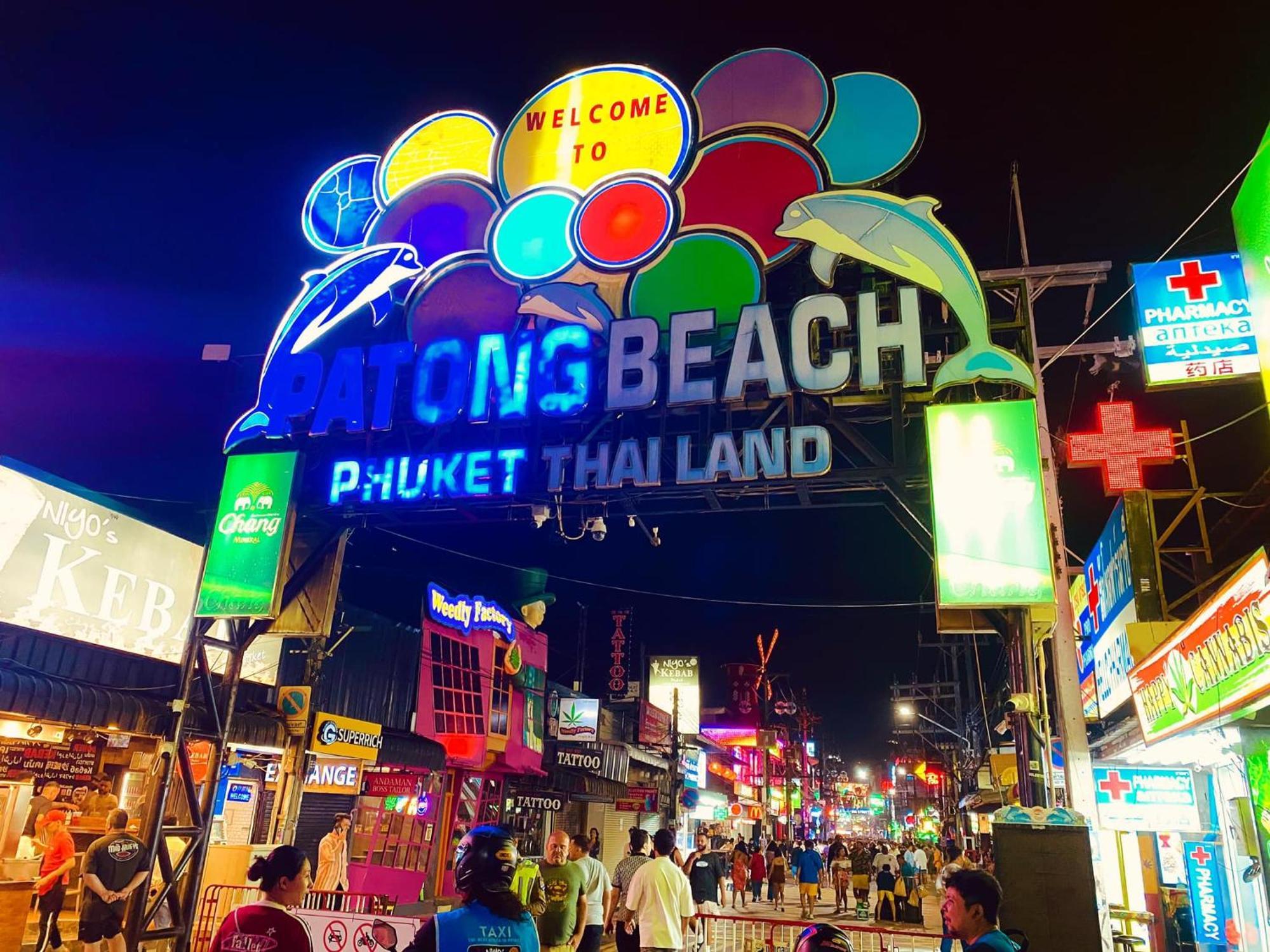 Sweett Lemon Hostel Patong Bagian luar foto