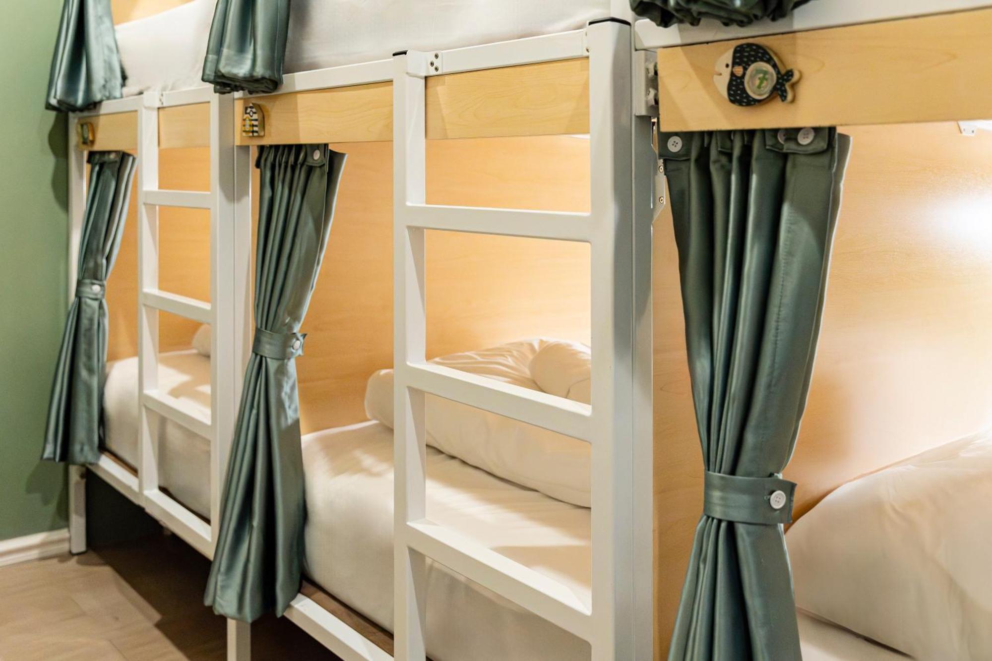 Sweett Lemon Hostel Patong Bagian luar foto