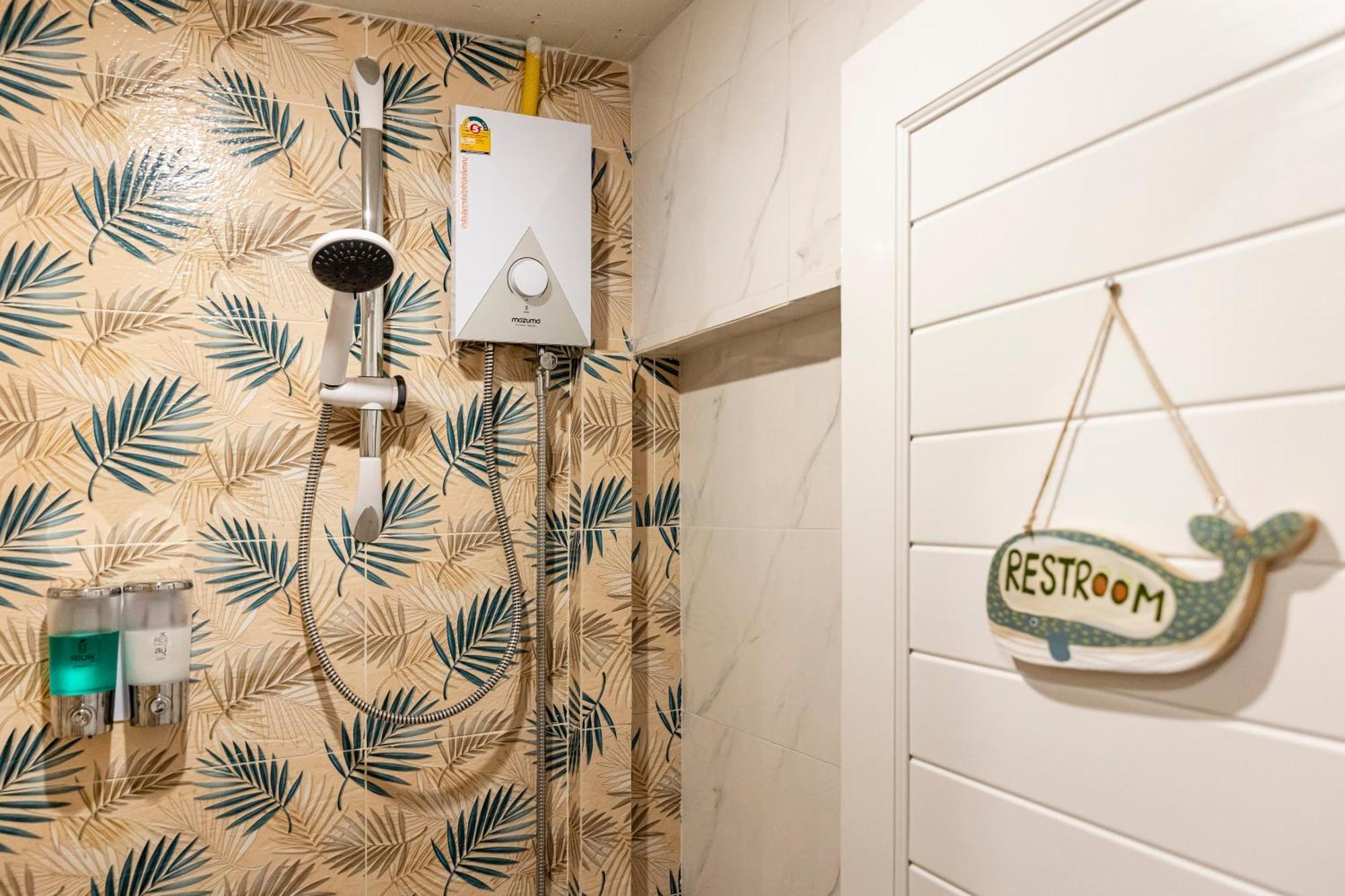 Sweett Lemon Hostel Patong Bagian luar foto