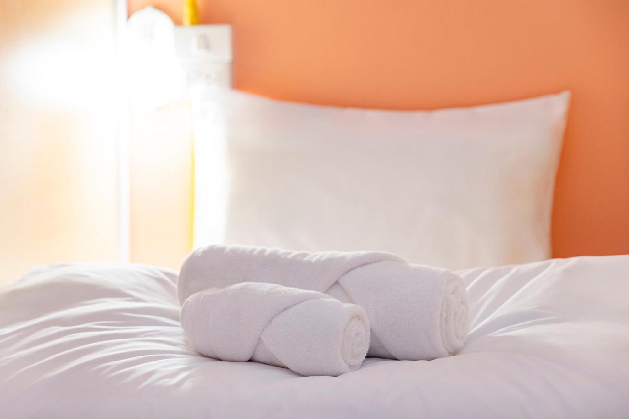 Sweett Lemon Hostel Patong Bagian luar foto