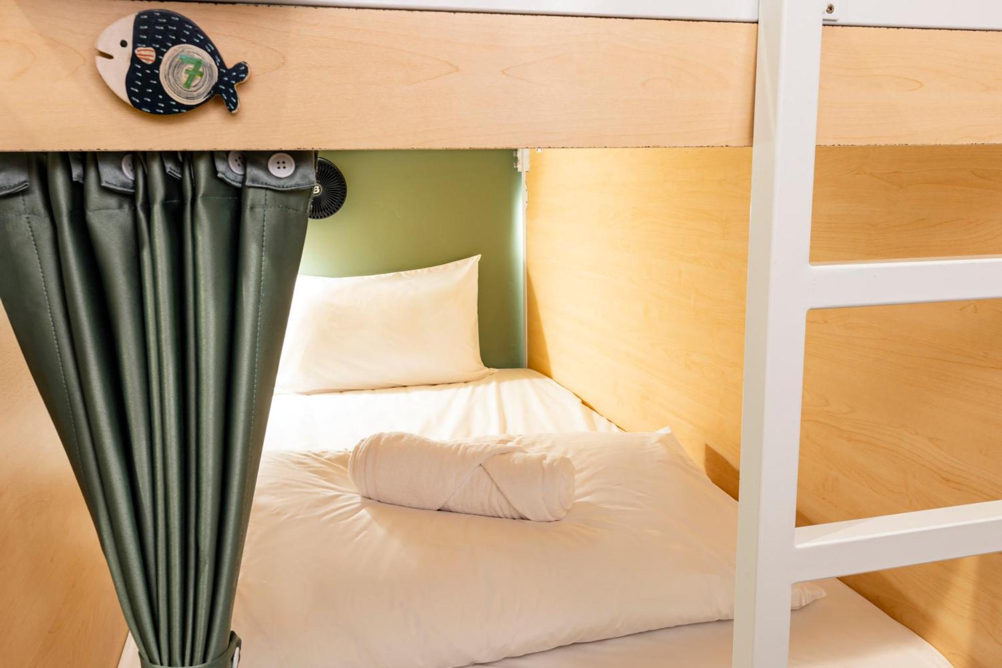 Sweett Lemon Hostel Patong Bagian luar foto