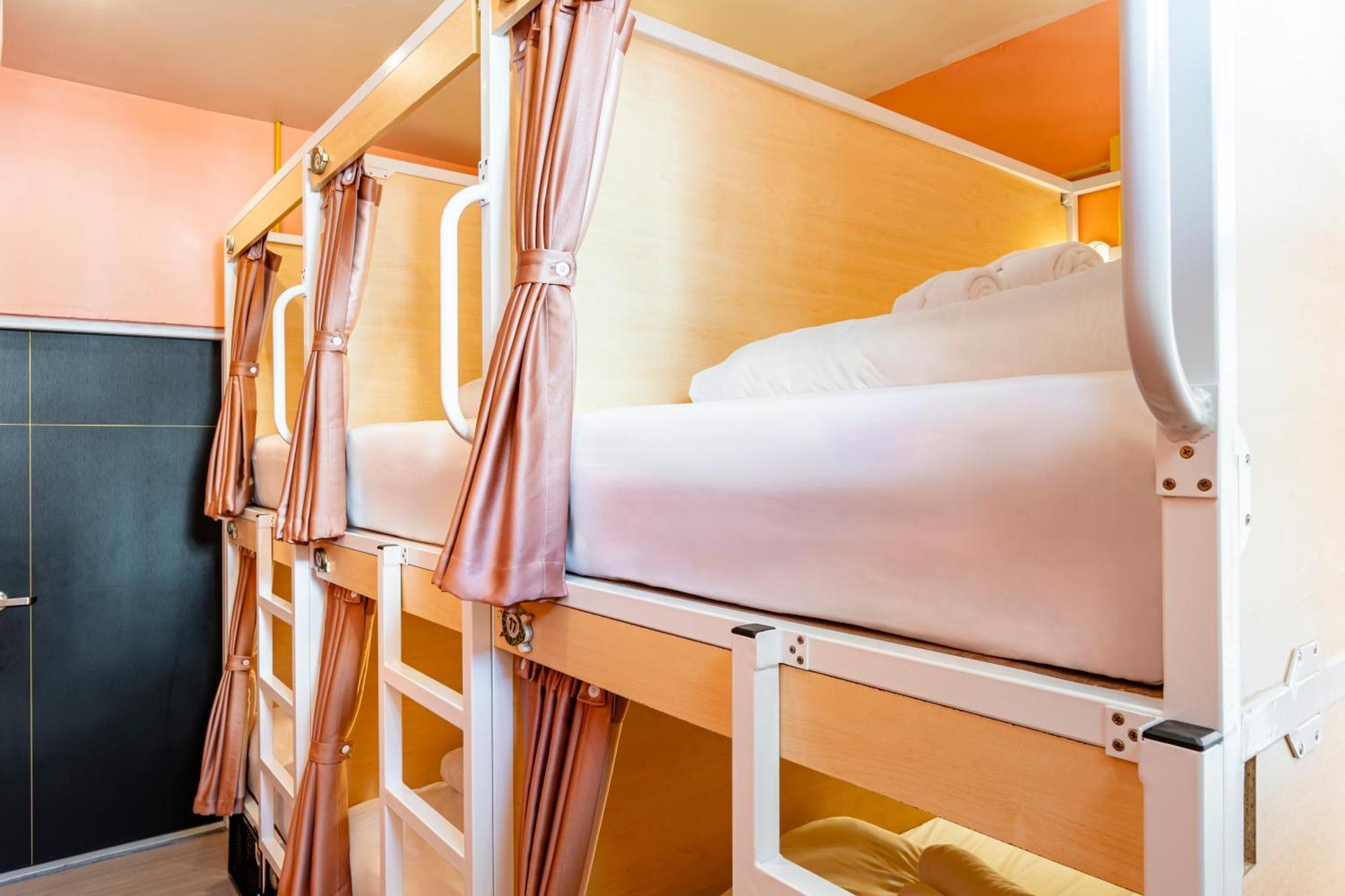 Sweett Lemon Hostel Patong Bagian luar foto
