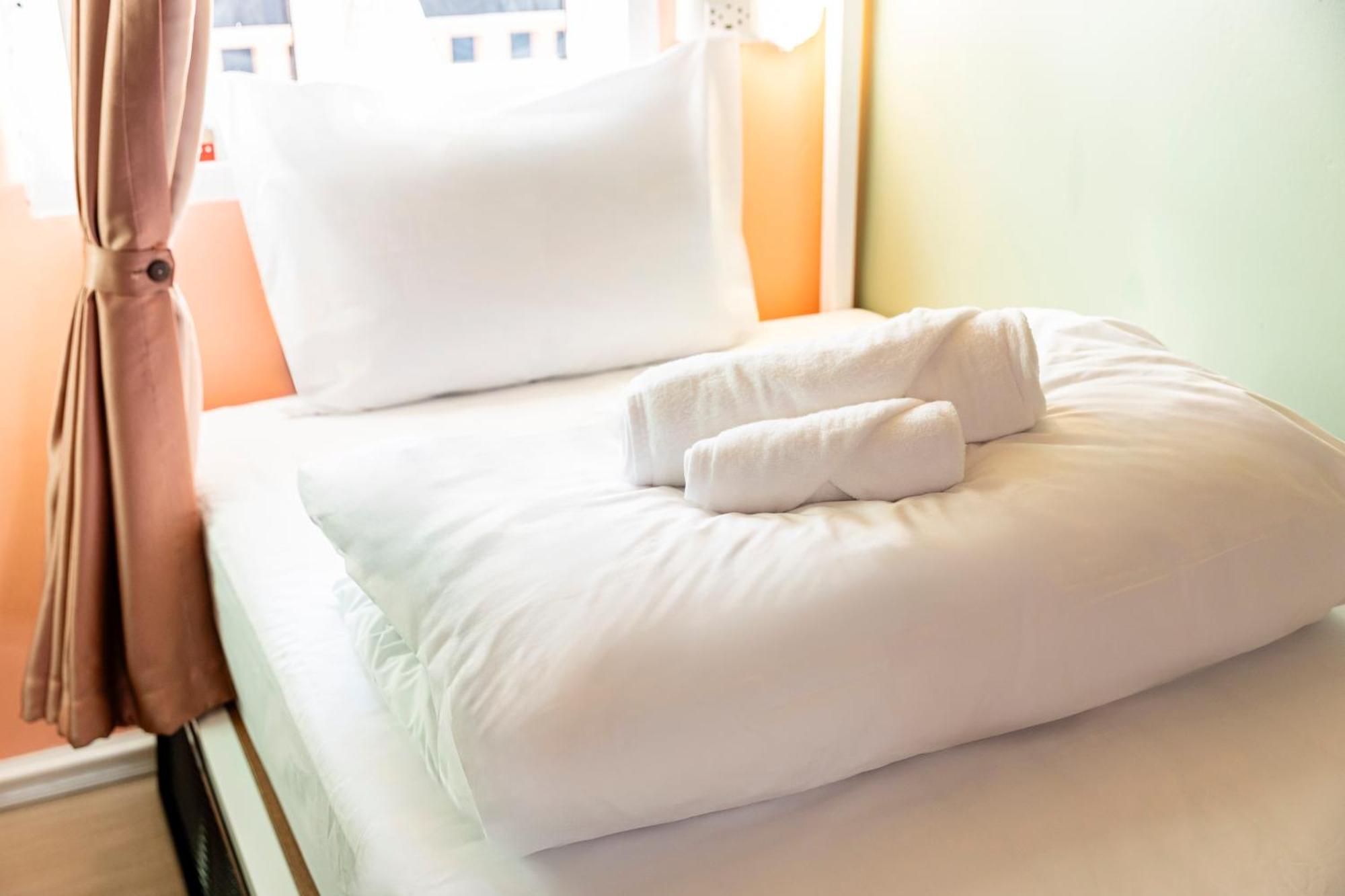 Sweett Lemon Hostel Patong Bagian luar foto