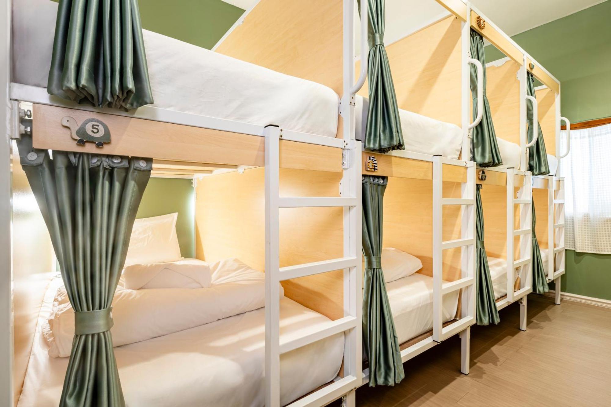 Sweett Lemon Hostel Patong Bagian luar foto