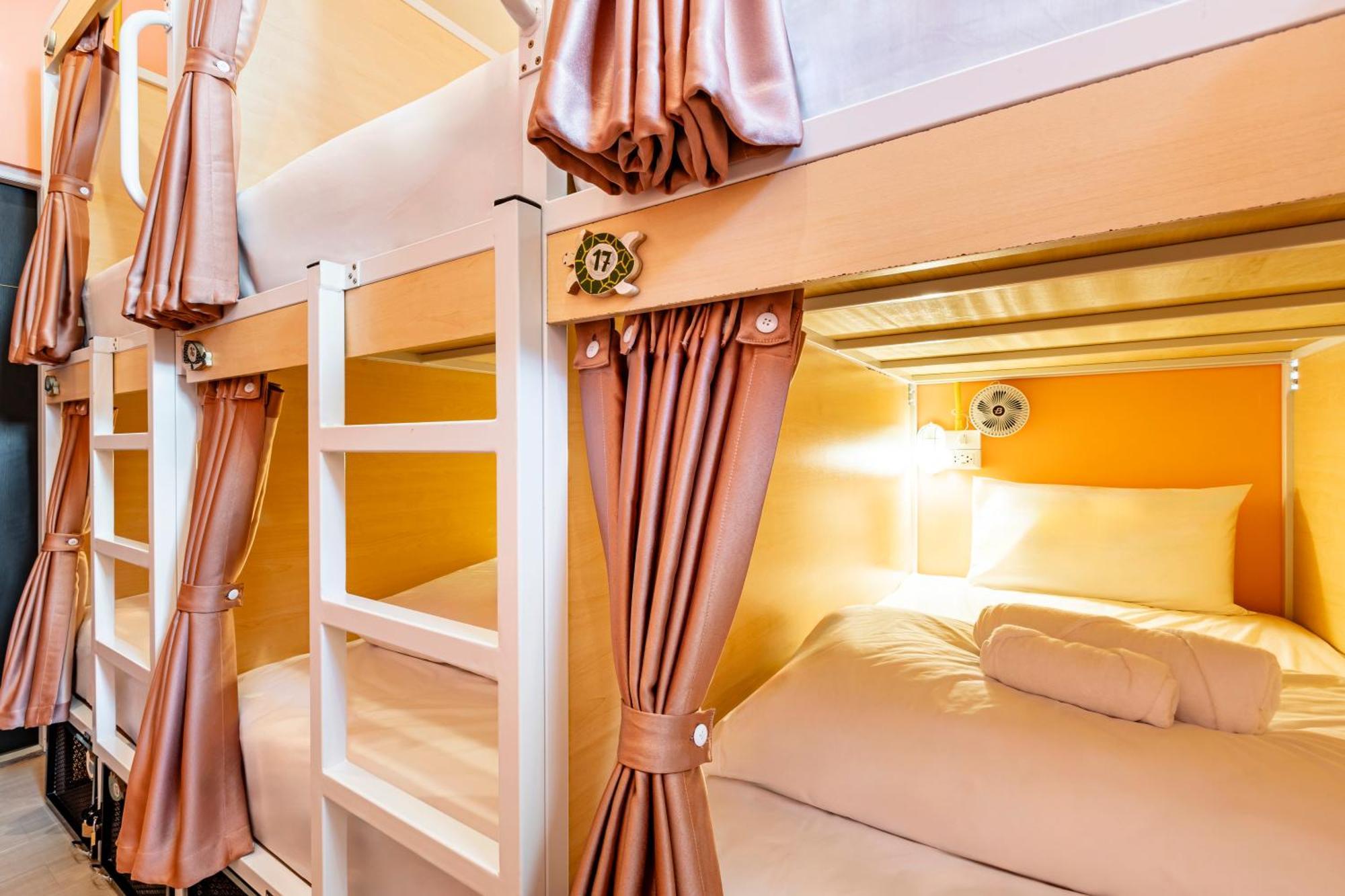 Sweett Lemon Hostel Patong Bagian luar foto